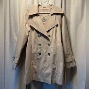 Michael Kors trenchcoat size M with beautiful gold buttons